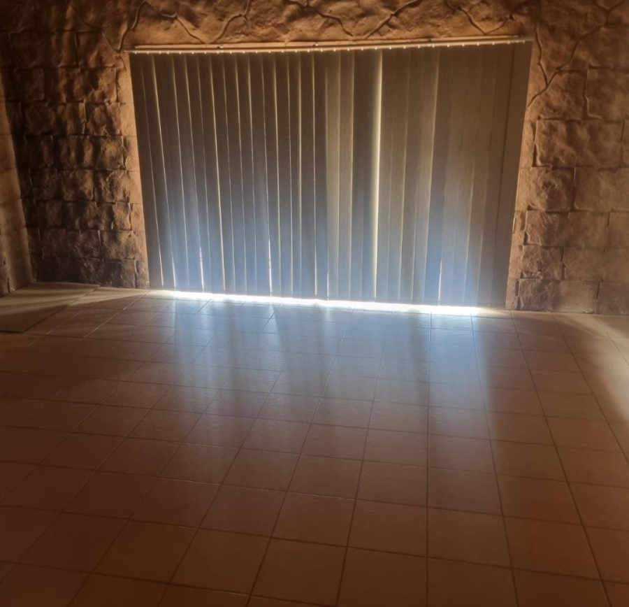 4 Bedroom Property for Sale in Risecliff KwaZulu-Natal