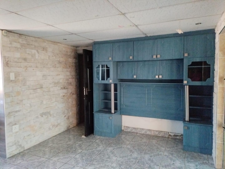 4 Bedroom Property for Sale in Risecliff KwaZulu-Natal