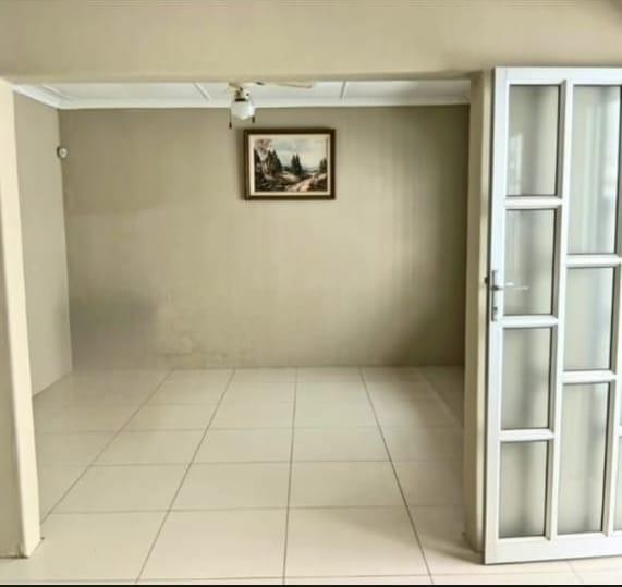 4 Bedroom Property for Sale in Risecliff KwaZulu-Natal