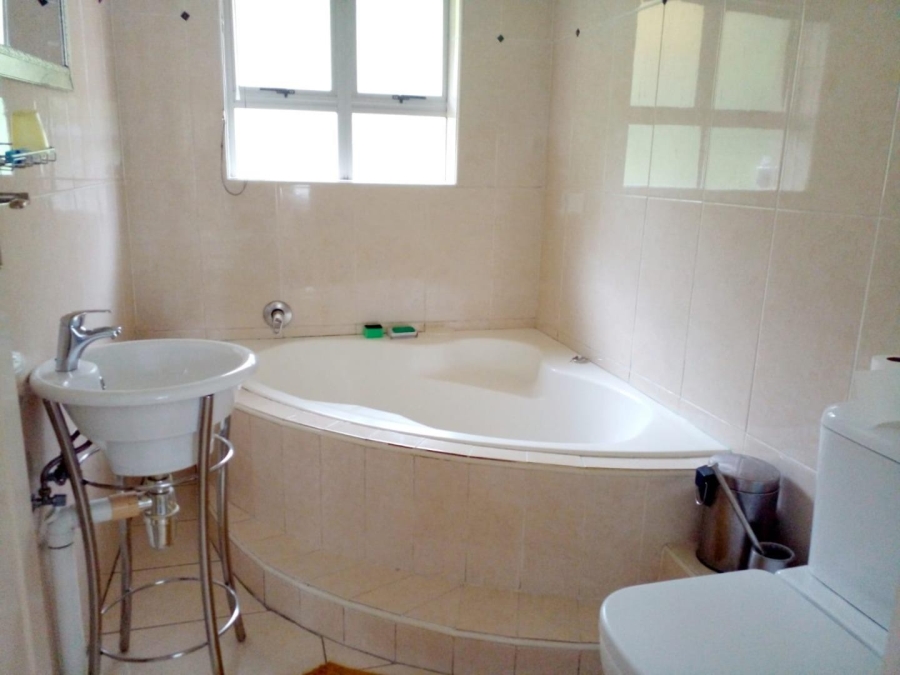 To Let 4 Bedroom Property for Rent in Malvern KwaZulu-Natal