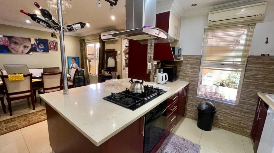 2 Bedroom Property for Sale in Sherwood KwaZulu-Natal
