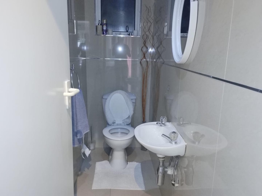 2 Bedroom Property for Sale in Sherwood KwaZulu-Natal