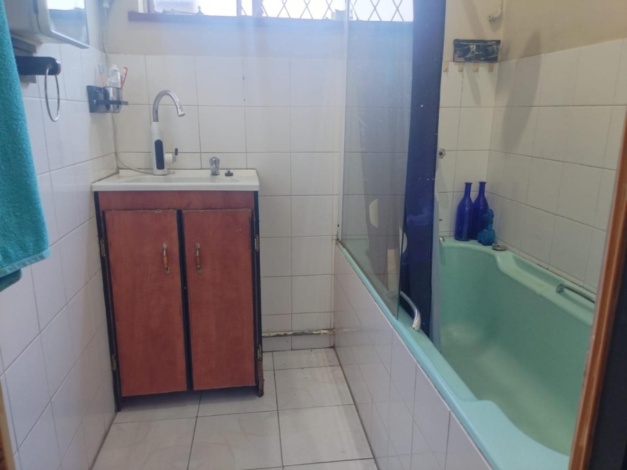 6 Bedroom Property for Sale in Escombe KwaZulu-Natal