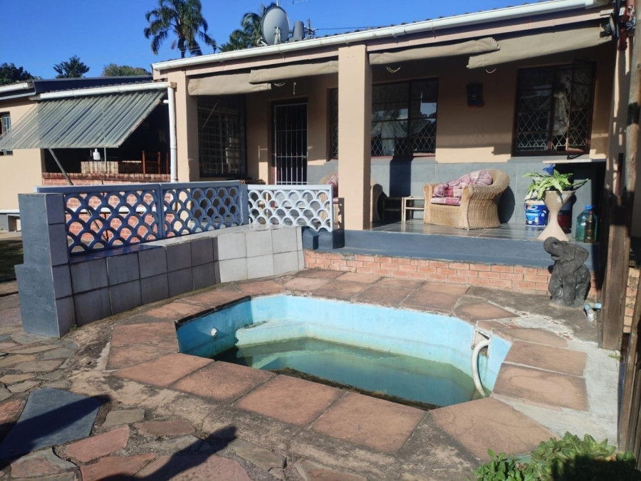 6 Bedroom Property for Sale in Escombe KwaZulu-Natal