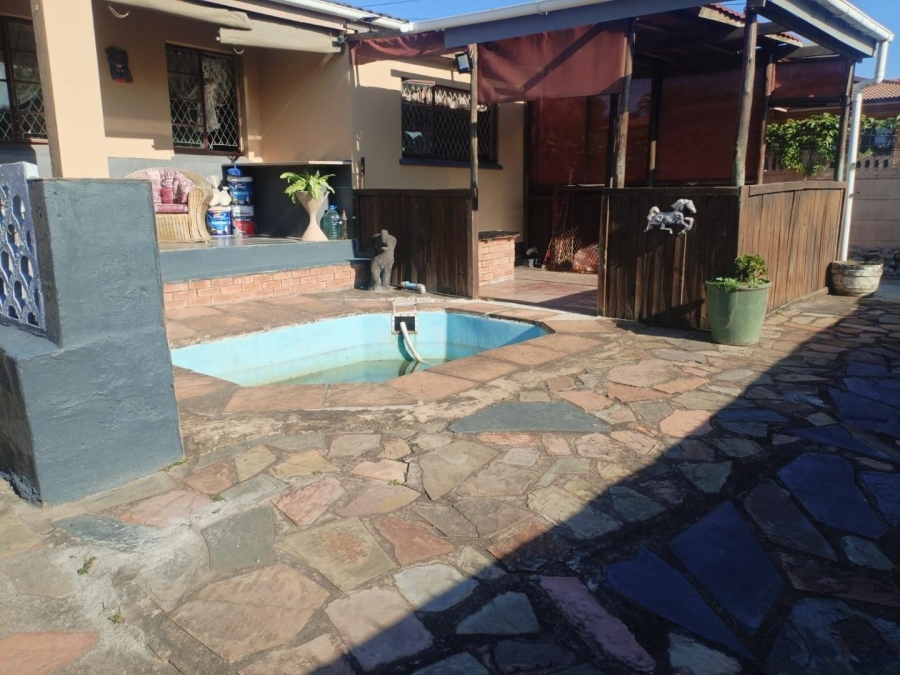 6 Bedroom Property for Sale in Escombe KwaZulu-Natal