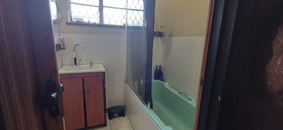 6 Bedroom Property for Sale in Escombe KwaZulu-Natal