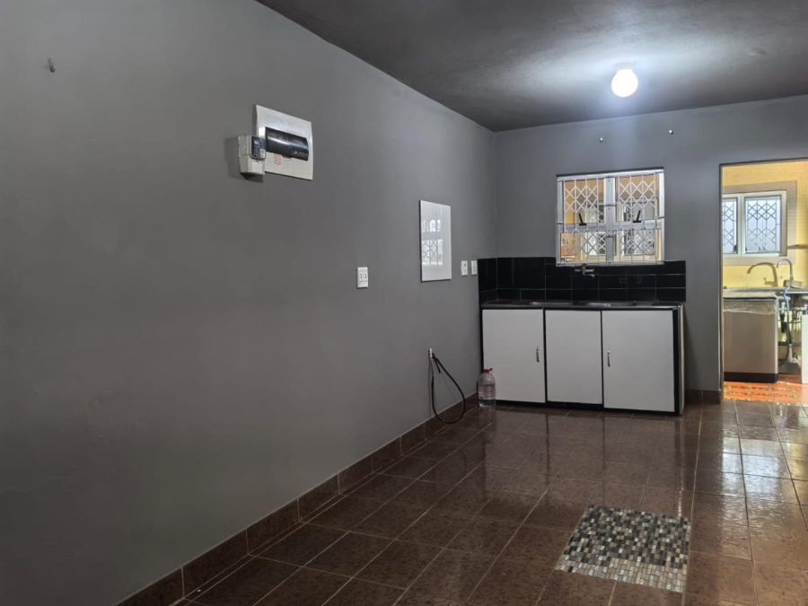 To Let 2 Bedroom Property for Rent in Chatsworth KwaZulu-Natal