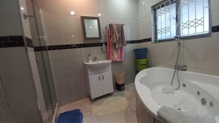 4 Bedroom Property for Sale in Hillary KwaZulu-Natal