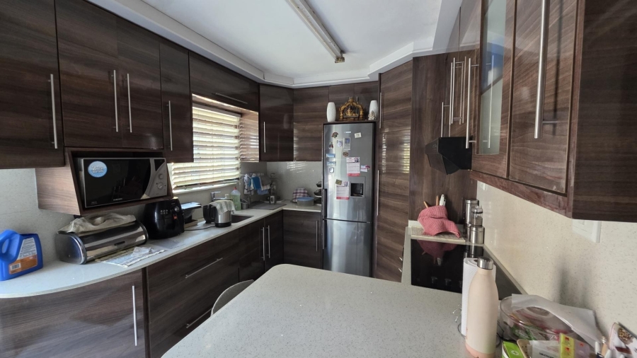 3 Bedroom Property for Sale in Arena Park KwaZulu-Natal