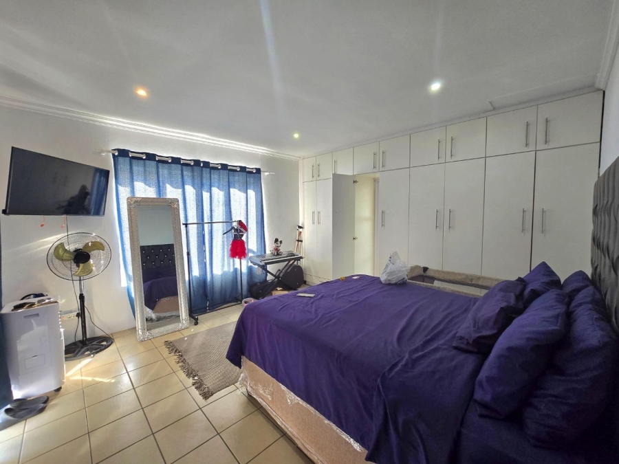 6 Bedroom Property for Sale in Malvern KwaZulu-Natal