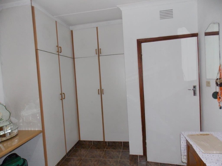 5 Bedroom Property for Sale in Kharwastan KwaZulu-Natal