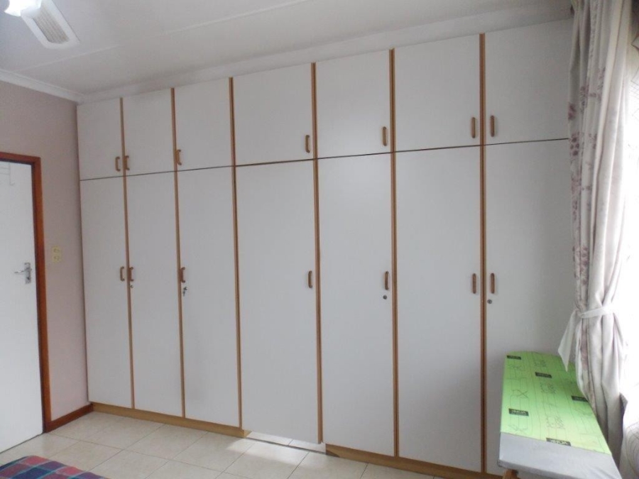 5 Bedroom Property for Sale in Kharwastan KwaZulu-Natal