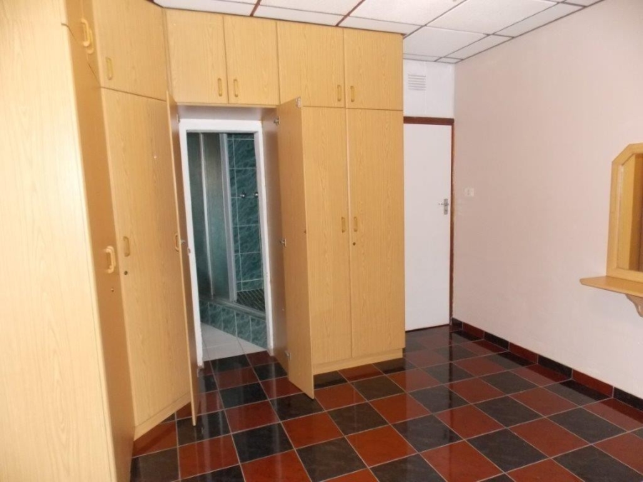 5 Bedroom Property for Sale in Kharwastan KwaZulu-Natal