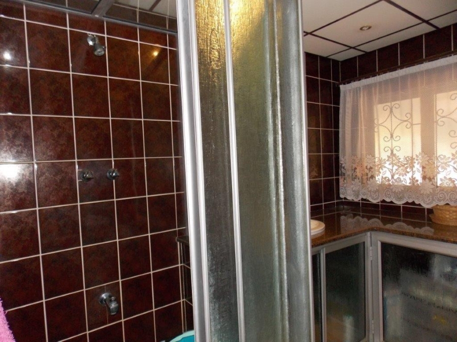 5 Bedroom Property for Sale in Kharwastan KwaZulu-Natal