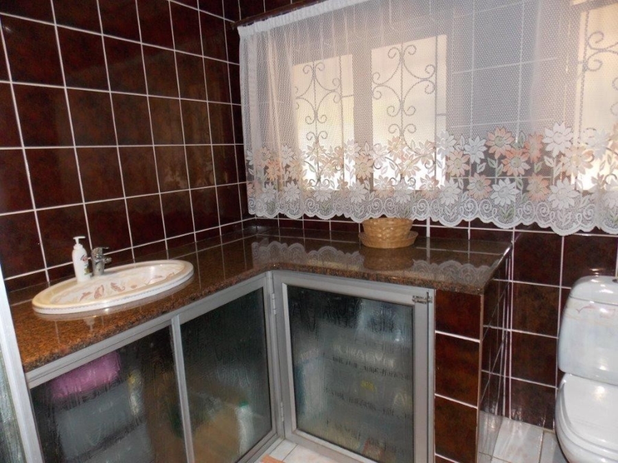 5 Bedroom Property for Sale in Kharwastan KwaZulu-Natal