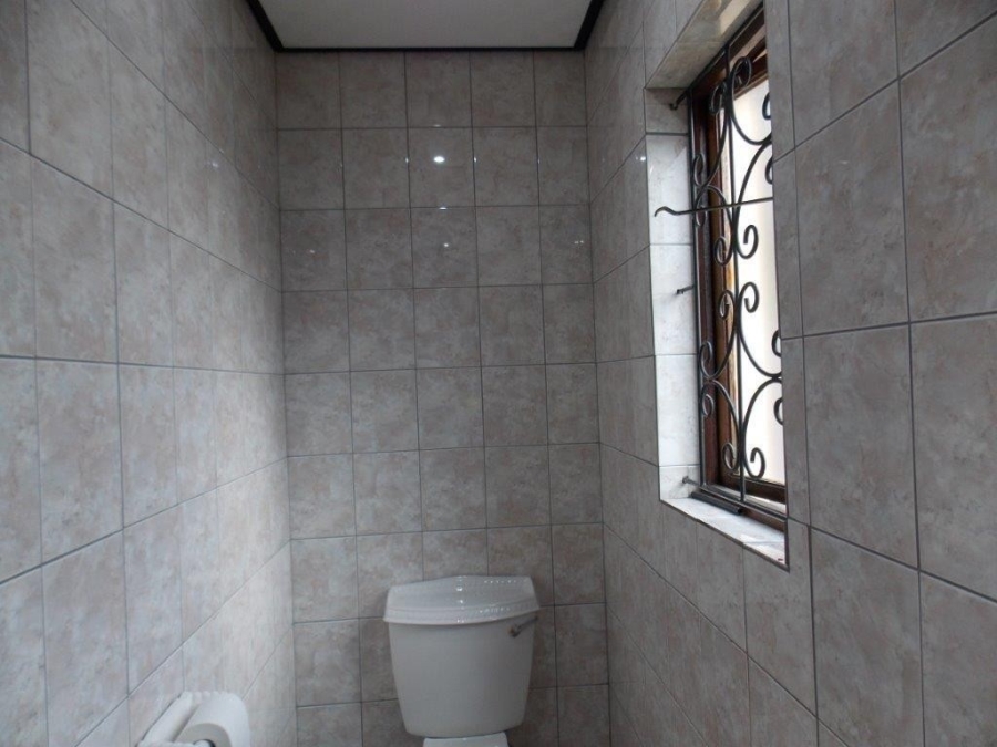 5 Bedroom Property for Sale in Kharwastan KwaZulu-Natal