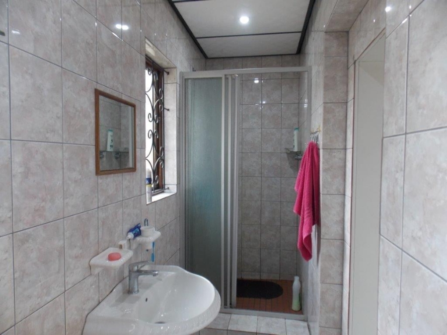 5 Bedroom Property for Sale in Kharwastan KwaZulu-Natal
