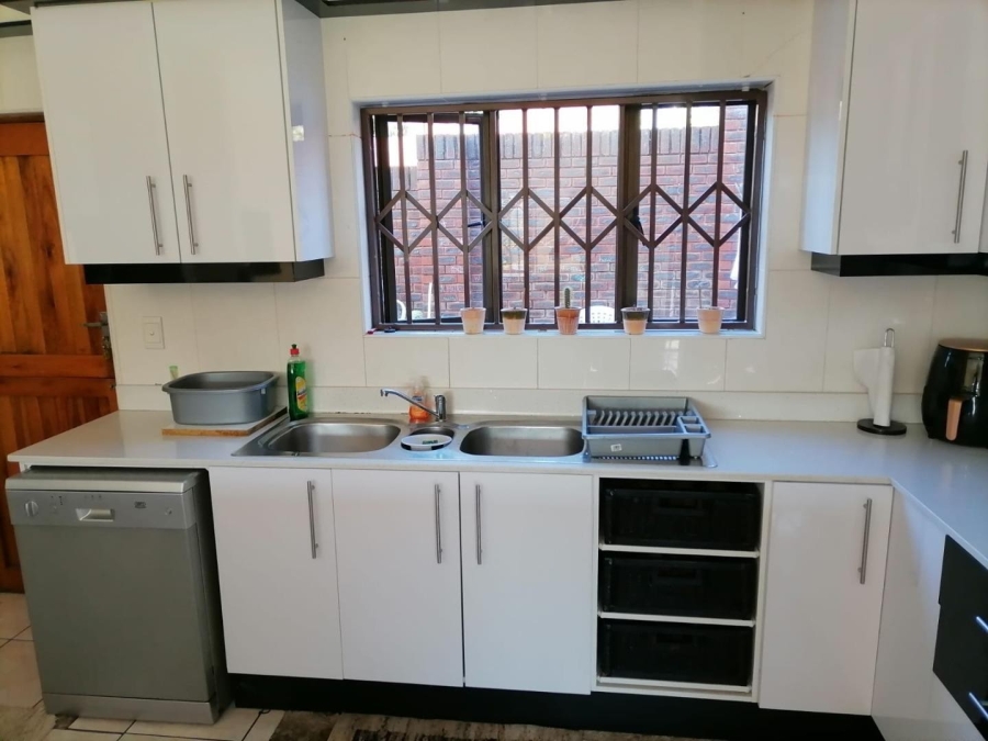5 Bedroom Property for Sale in Malvern KwaZulu-Natal