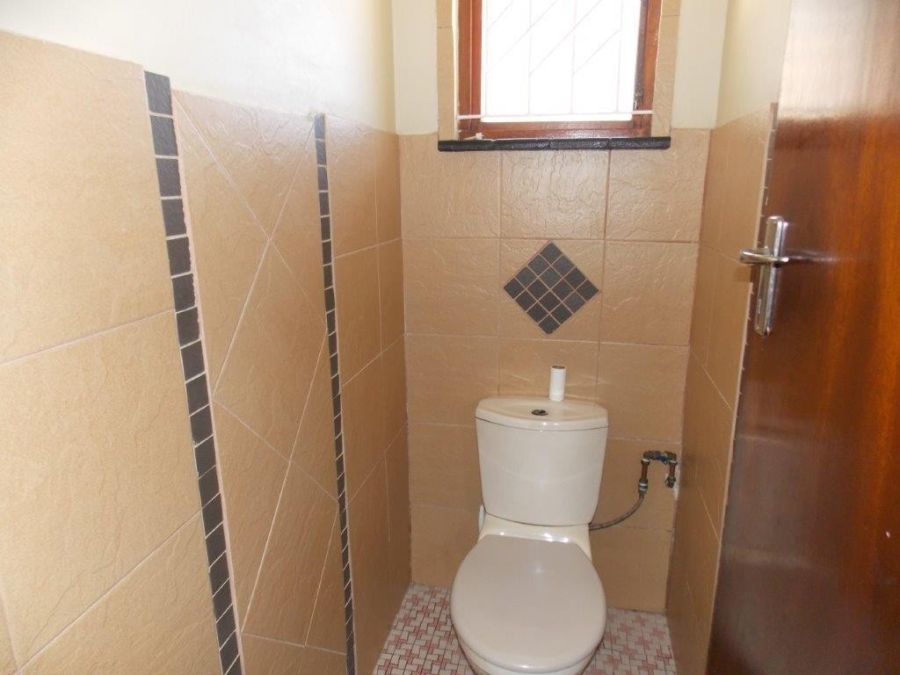 5 Bedroom Property for Sale in Kharwastan KwaZulu-Natal