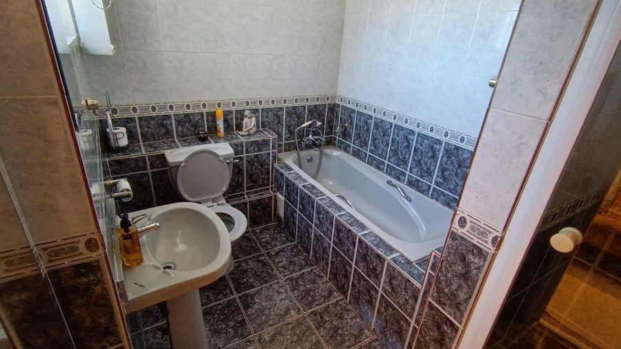 5 Bedroom Property for Sale in Silverglen KwaZulu-Natal