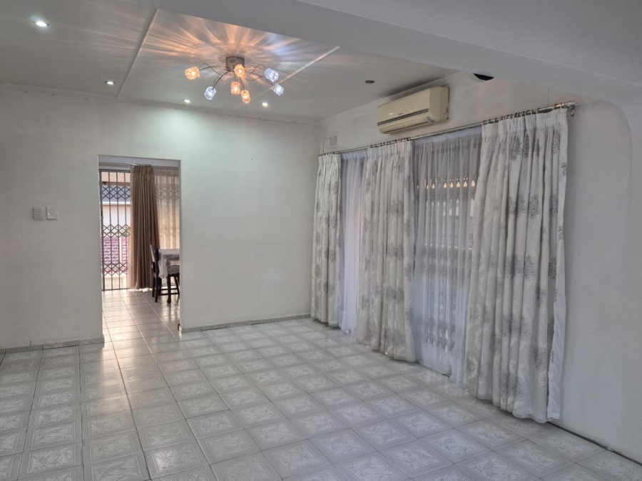 4 Bedroom Property for Sale in Kharwastan KwaZulu-Natal