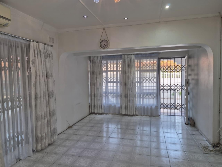 4 Bedroom Property for Sale in Kharwastan KwaZulu-Natal