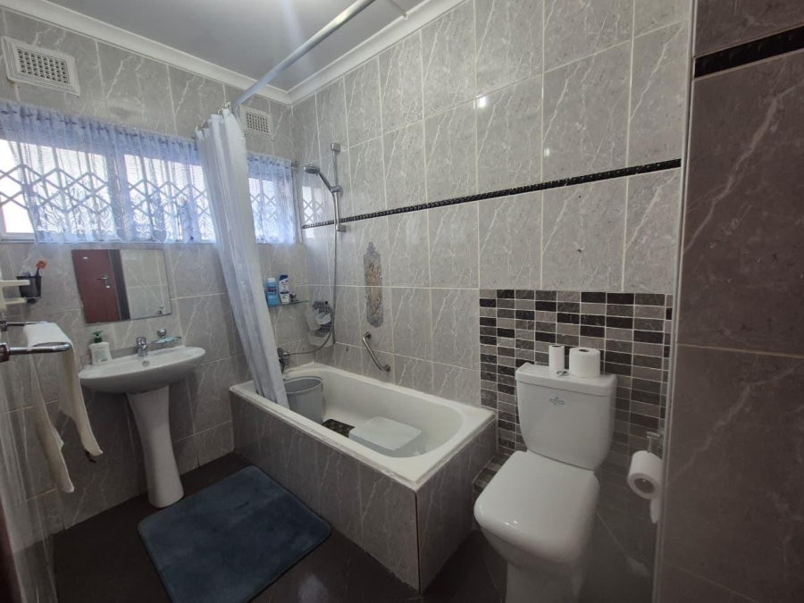 4 Bedroom Property for Sale in Kharwastan KwaZulu-Natal