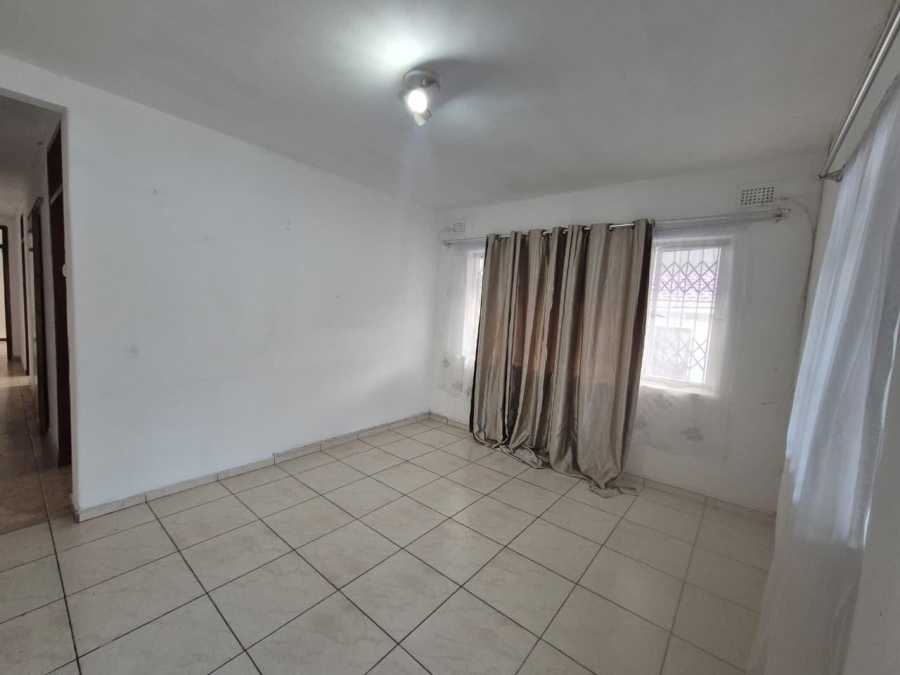 4 Bedroom Property for Sale in Kharwastan KwaZulu-Natal