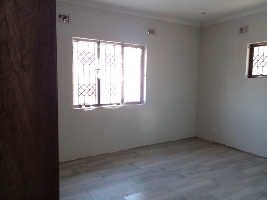 To Let Commercial Property for Rent in Malvern KwaZulu-Natal