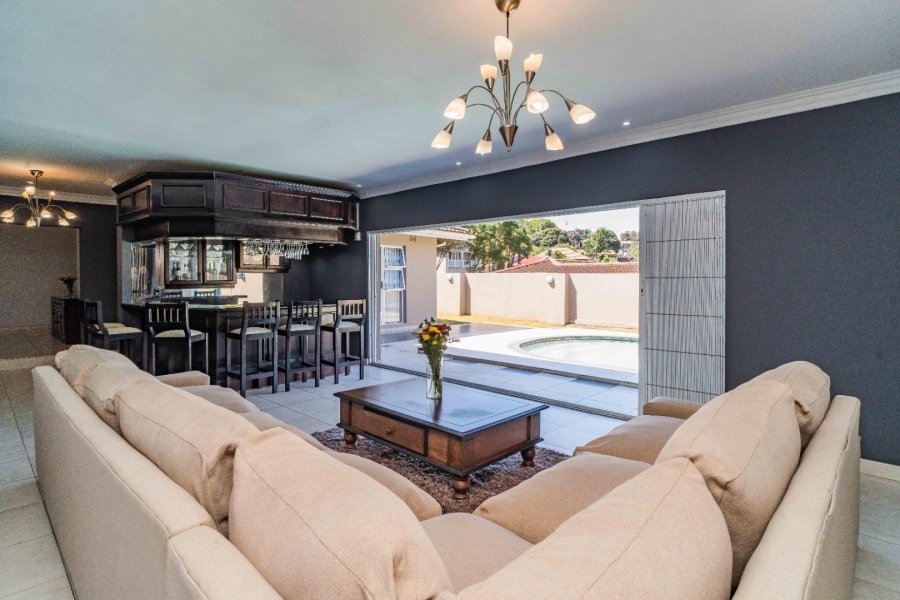 6 Bedroom Property for Sale in Escombe KwaZulu-Natal