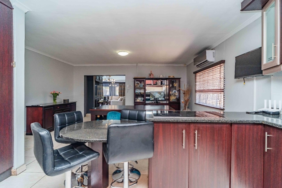 6 Bedroom Property for Sale in Escombe KwaZulu-Natal