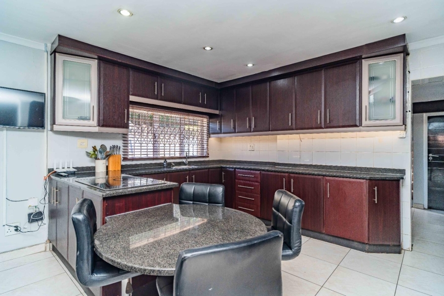 6 Bedroom Property for Sale in Escombe KwaZulu-Natal