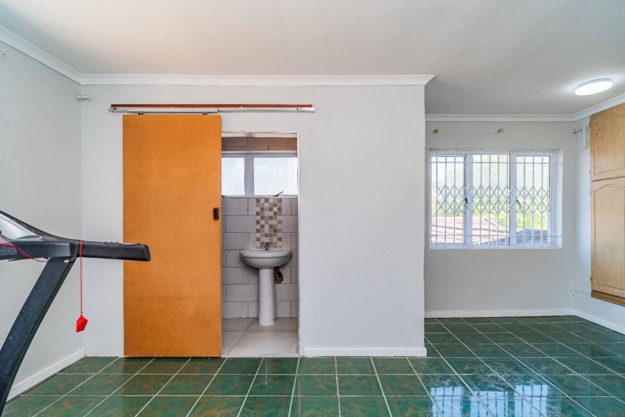 6 Bedroom Property for Sale in Escombe KwaZulu-Natal