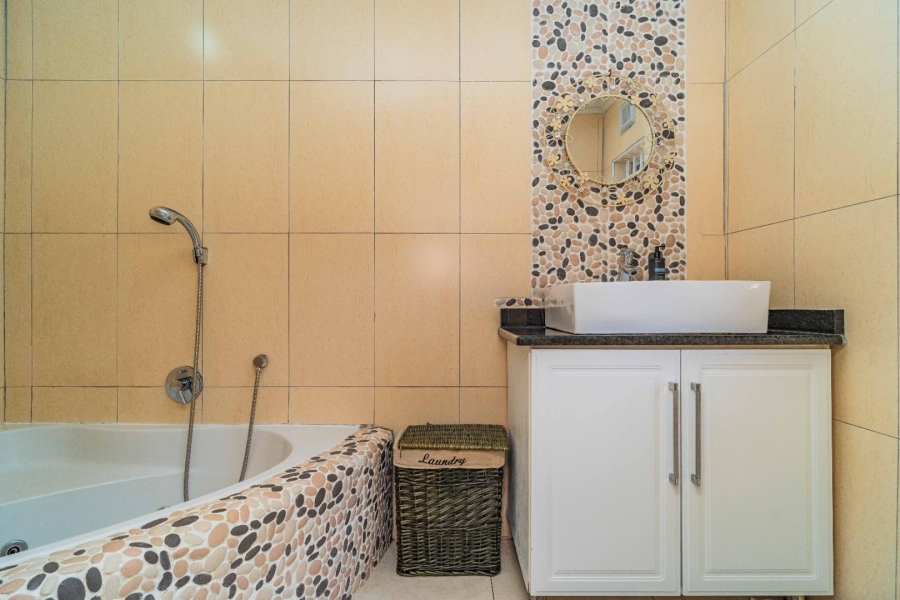 6 Bedroom Property for Sale in Escombe KwaZulu-Natal