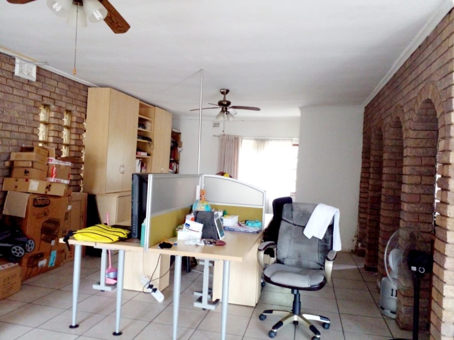6 Bedroom Property for Sale in Escombe KwaZulu-Natal