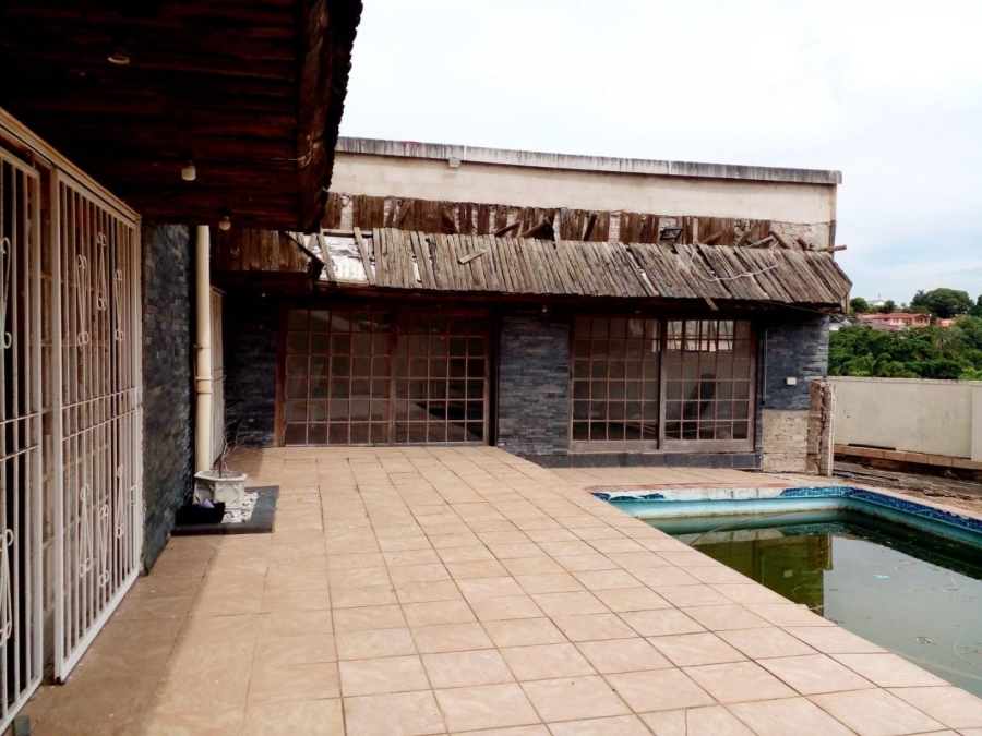 6 Bedroom Property for Sale in Escombe KwaZulu-Natal