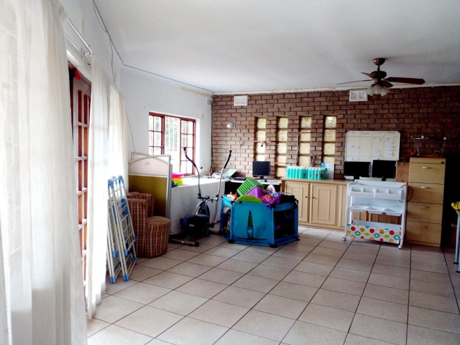 6 Bedroom Property for Sale in Escombe KwaZulu-Natal