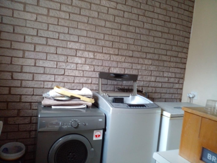 6 Bedroom Property for Sale in Escombe KwaZulu-Natal