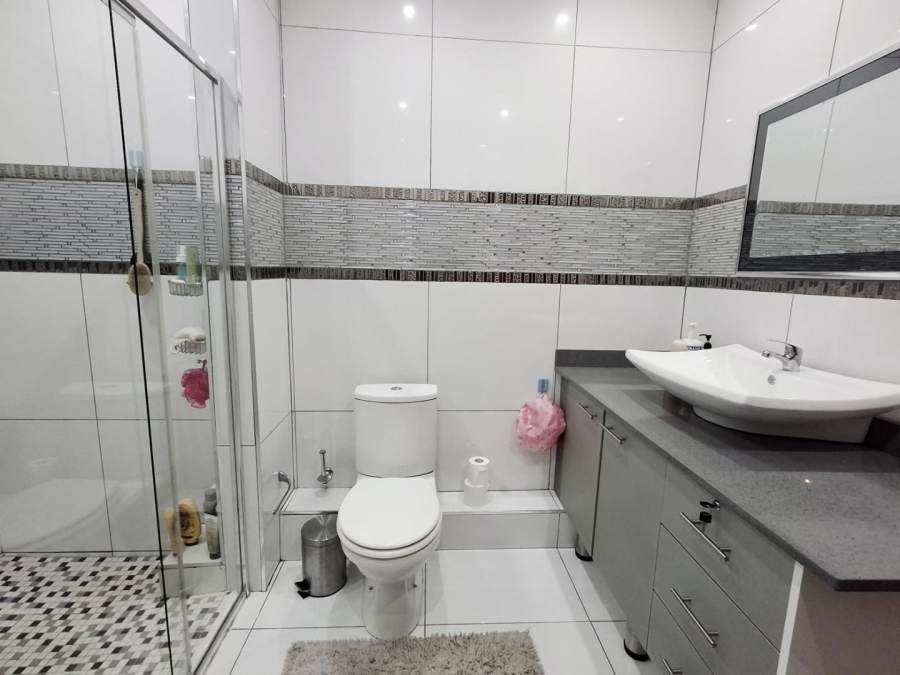 3 Bedroom Property for Sale in Silverglen KwaZulu-Natal