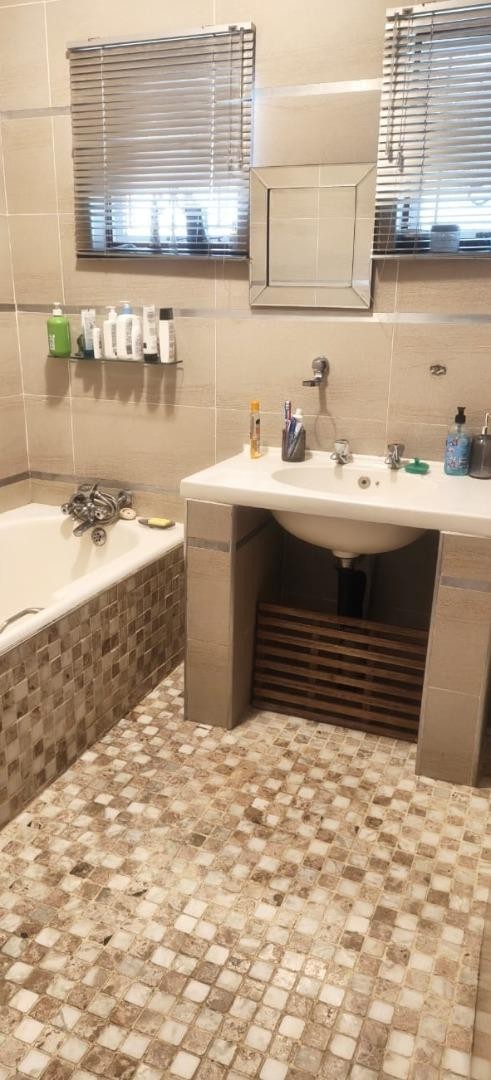 7 Bedroom Property for Sale in Shallcross KwaZulu-Natal
