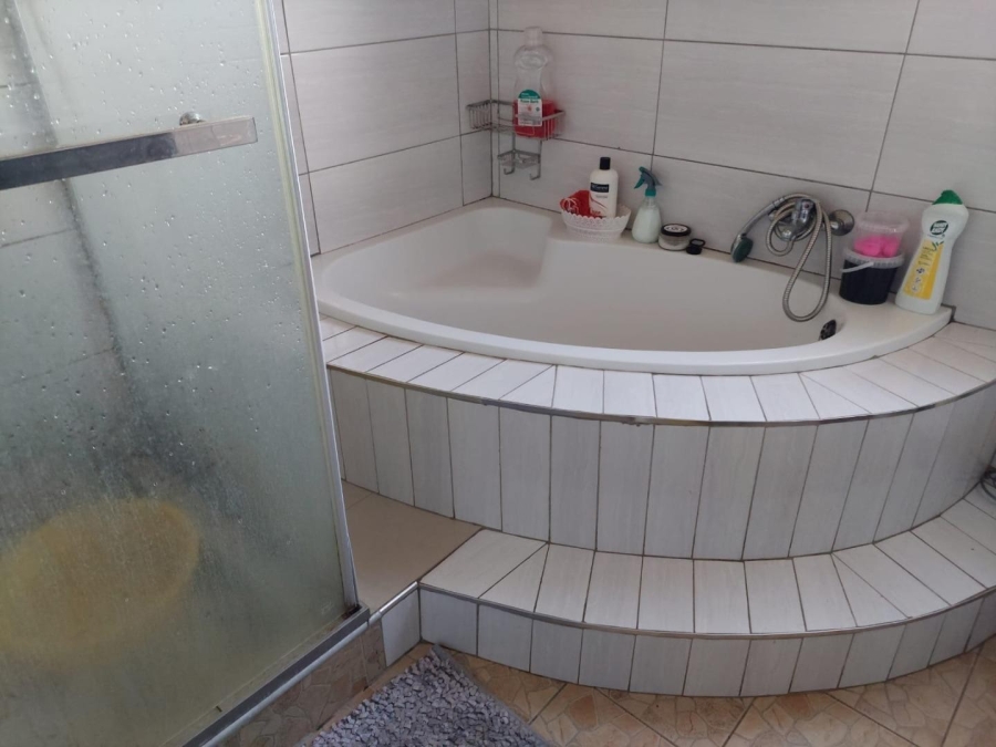 5 Bedroom Property for Sale in Bluff KwaZulu-Natal