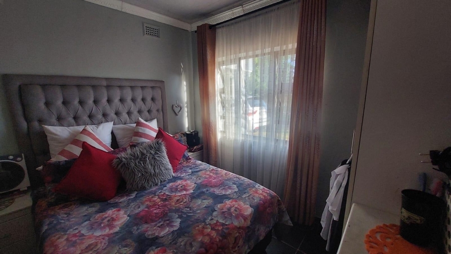 3 Bedroom Property for Sale in Montclair KwaZulu-Natal