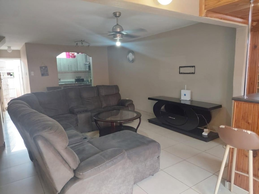 3 Bedroom Property for Sale in Montclair KwaZulu-Natal