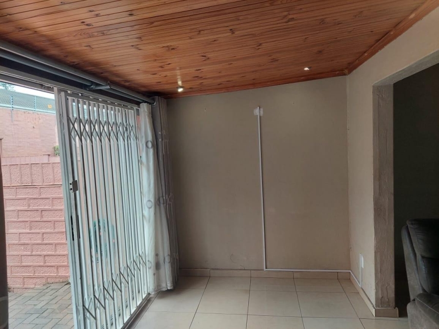 3 Bedroom Property for Sale in Montclair KwaZulu-Natal