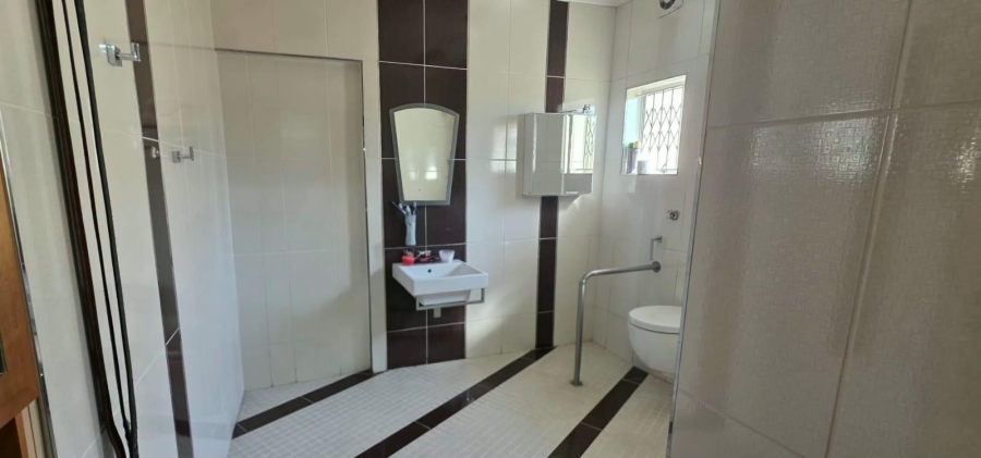 To Let 5 Bedroom Property for Rent in Bluff KwaZulu-Natal