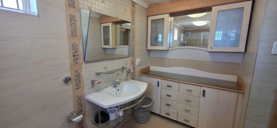 To Let 5 Bedroom Property for Rent in Bluff KwaZulu-Natal