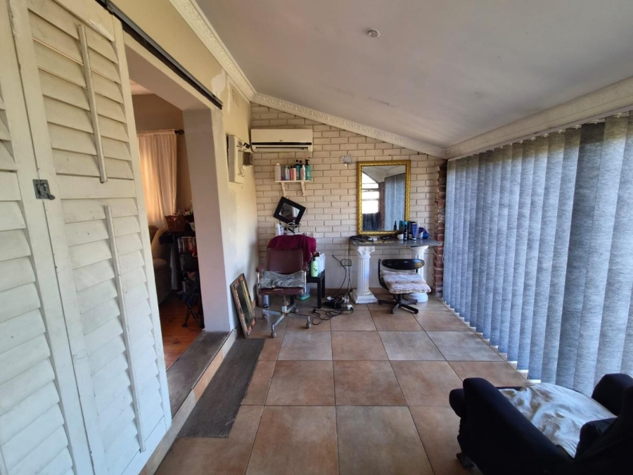 5 Bedroom Property for Sale in Bluff KwaZulu-Natal