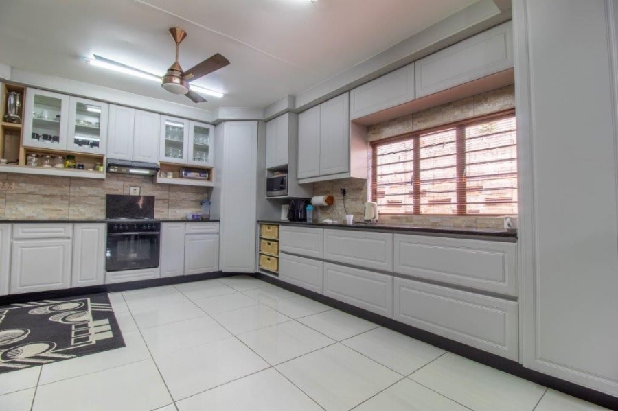 5 Bedroom Property for Sale in Bluff KwaZulu-Natal