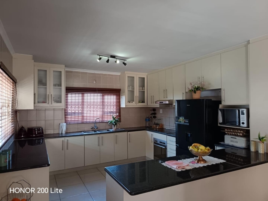 3 Bedroom Property for Sale in Montclair KwaZulu-Natal