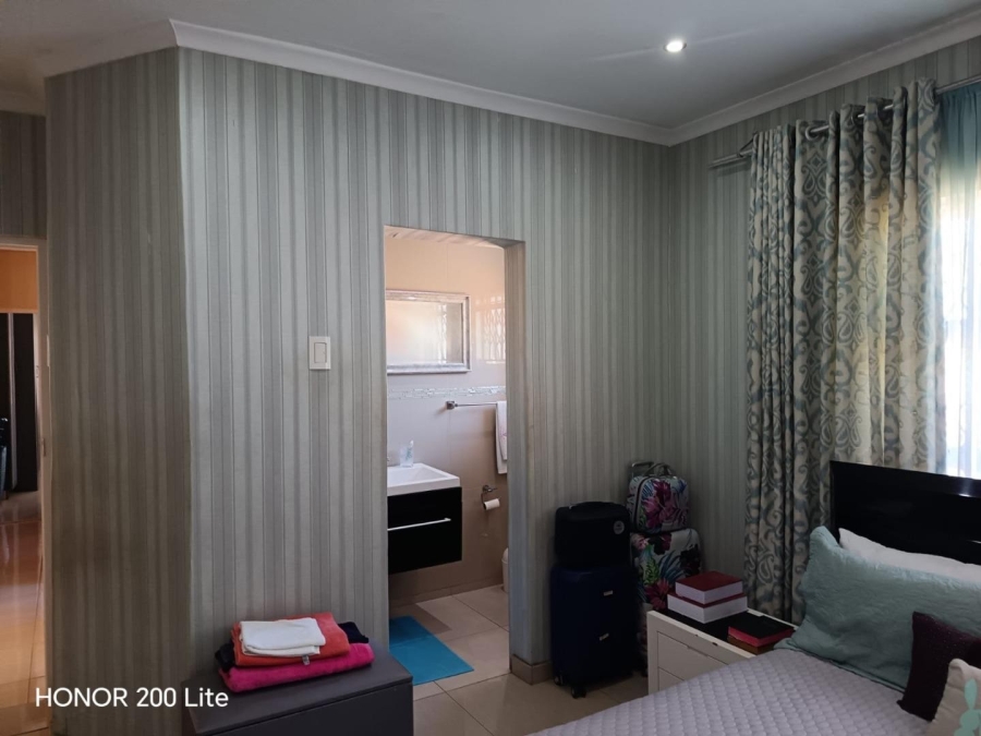 3 Bedroom Property for Sale in Montclair KwaZulu-Natal